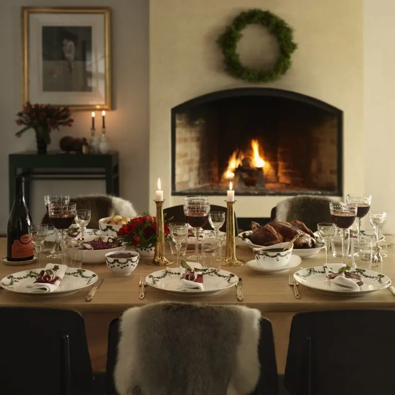 Royal Copenhagen Star Fluted Christmas Kastikekulho Ja Aluslautanen 4 Royal Copenhagen Star Fluted Christmas Kastikekulho Ja Aluslautanen - Image 2