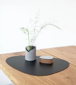 LIND DNA Bull Pöytätabletti Kaareva -Ekelund Linneväveri Kauppa 31511 01 3 EnvironmentImage 3a4056b3bd